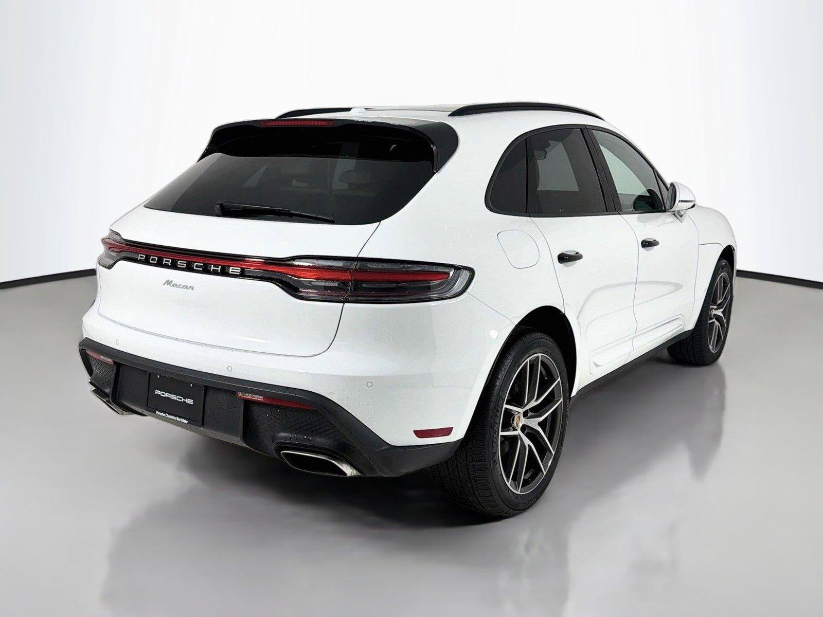 Certified 2023 Porsche Macan AWD/4WD image 28