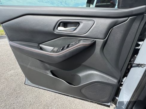 Used 2025 Nissan Rogue Rock Creek image 16