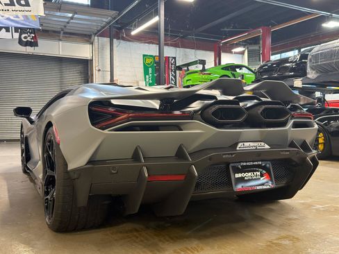 Used 2024 Lamborghini Revuelto AWD/4WD image 9