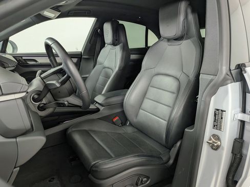Certified 2025 Porsche Macan 4 Electric AWD/4WD image 5