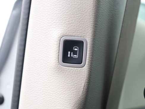 Used 2024 Chrysler Pacifica Limited image 24