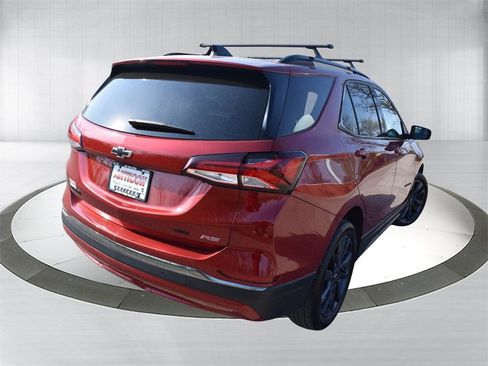 Used 2022 Chevrolet Equinox RS w/ Infotainment Package image 8