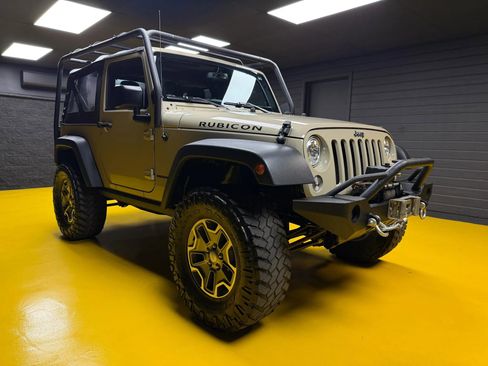Used 2017 Jeep Wrangler Rubicon w/ Power Convenience Group AWD/4WD image 4