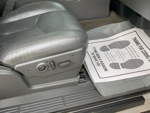 Used 2005 Chevrolet Silverado 2500 LT w/ Heavy-Duty Power Package image 9