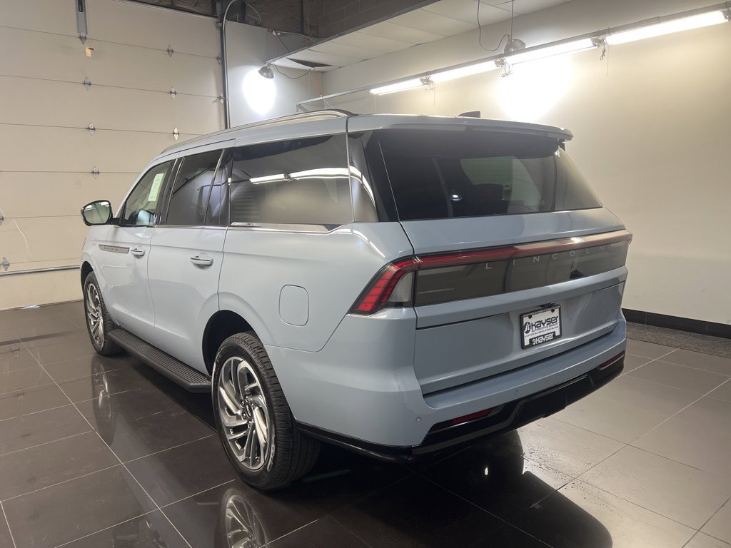 New 2026 Lincoln Navigator Premiere AWD/4WD image 4
