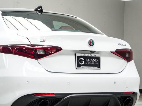 Used 2023 Alfa Romeo Giulia Veloce RWD image 16