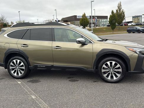 Used 2023 Subaru Outback Touring image 3
