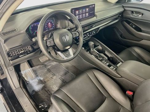 Used 2025 Honda Accord Touring image 11