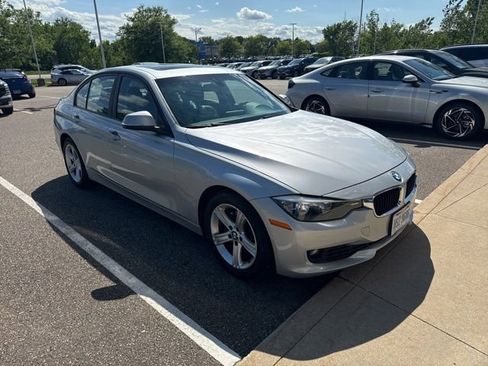 Used 2013 BMW 320i xDrive Sedan AWD/4WD image 2