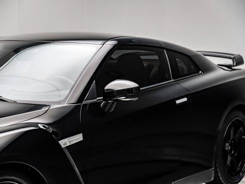 Used 2013 Nissan GT-R Premium image 26