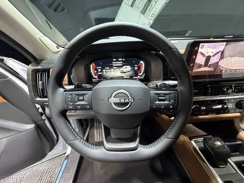 New 2026 Nissan Pathfinder Platinum image 9