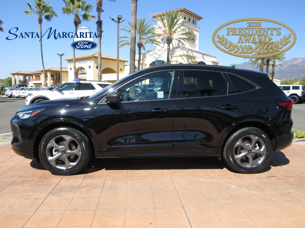 Certified 2023 Ford Escape ST-Line w/ Tech Pack #1 AWD/4WD image 1