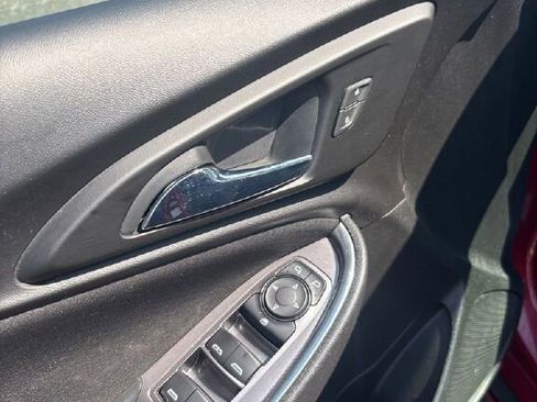 Used 2020 Chevrolet Malibu LT image 16