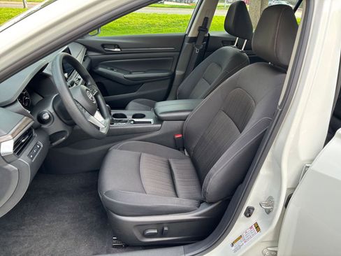 Used 2025 Nissan Altima 2.5 SV FWD image 31