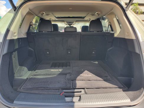 Used 2022 Nissan Rogue SV w/ SV Premium Package image 15