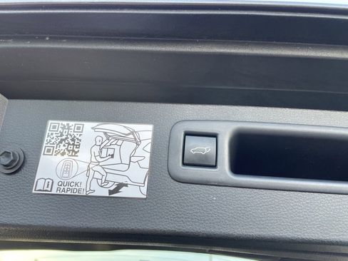 Used 2023 Toyota Highlander Limited image 19