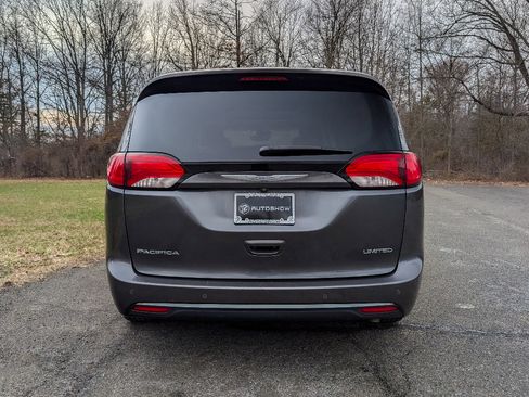 Used 2018 Chrysler Pacifica Limited w/ Advanced Safetytec Group FWD image 6