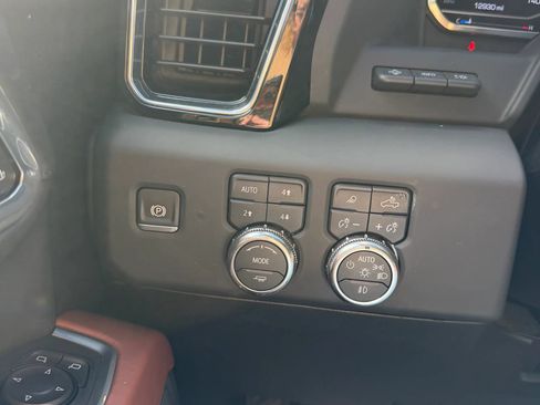 Used 2025 GMC Sierra 3500 Denali Ultimate AWD/4WD image 13
