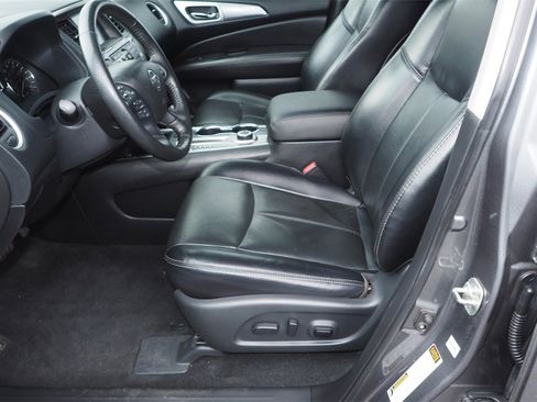 Used 2020 Nissan Pathfinder SL w/ Cargo Package image 11