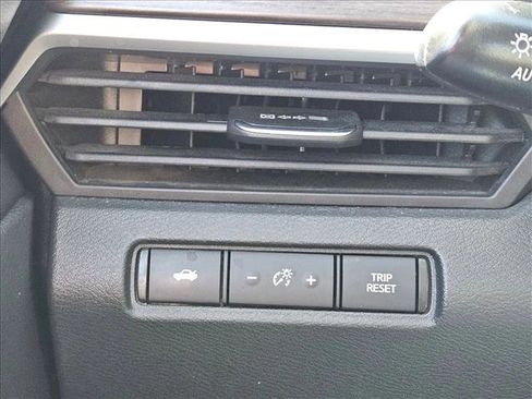 Used 2023 Nissan Altima 2.5 SV FWD image 14