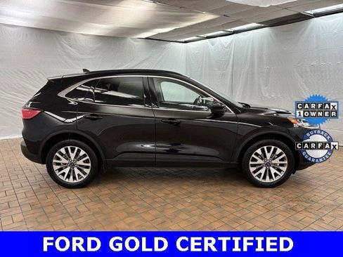 Certified 2022 Ford Escape Titanium w/ Class II Trailer Tow Package image 9