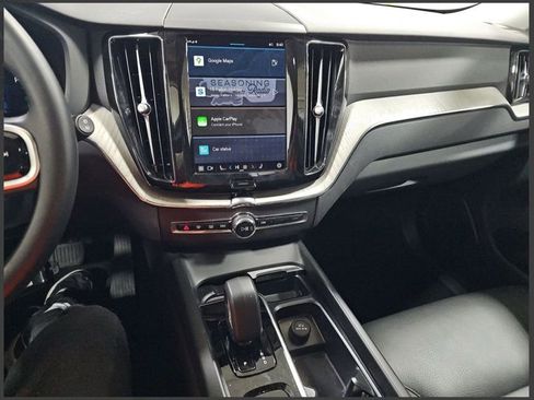 Used 2025 Volvo XC60 B5 Plus image 15