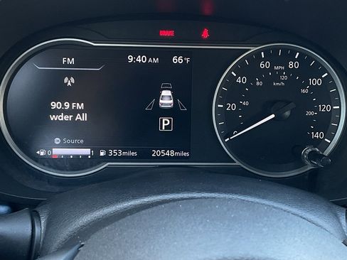 Used 2025 Nissan Versa SV image 21