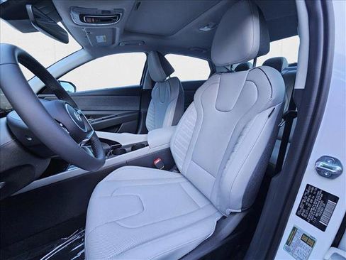 New 2025 Hyundai Elantra Limited w/ Cargo Package image 4