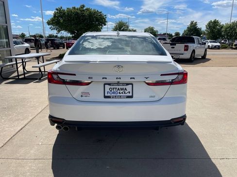Used 2025 Toyota Camry SE FWD image 6