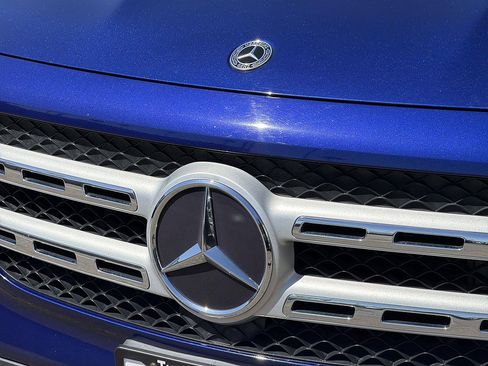 Used 2021 Mercedes-Benz GLB 250 4MATIC w/ Premium Package image 29