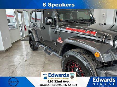 Used 2017 Jeep Wrangler Unlimited Sahara w/ Connectivity Group AWD/4WD image 9
