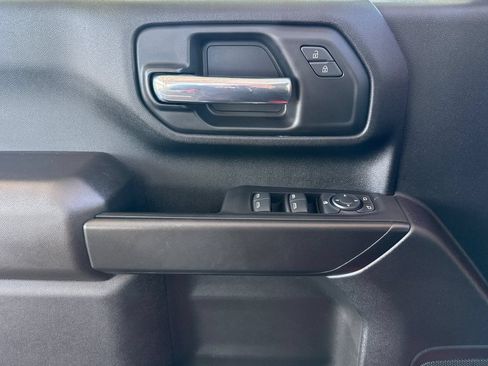 Used 2022 Chevrolet Silverado 2500 Custom w/ Custom Convenience Package RWD image 17