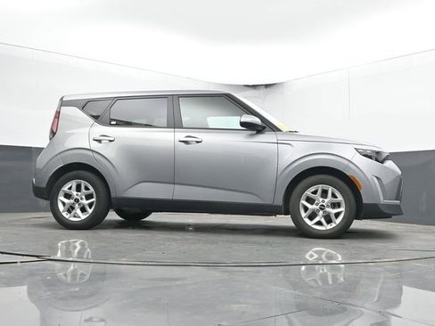 Used 2025 Kia Soul LX w/ LX Technology Package FWD image 41