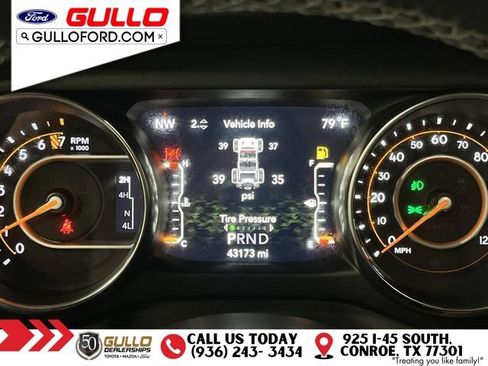 Used 2022 Jeep Wrangler Unlimited Sahara AWD/4WD image 23