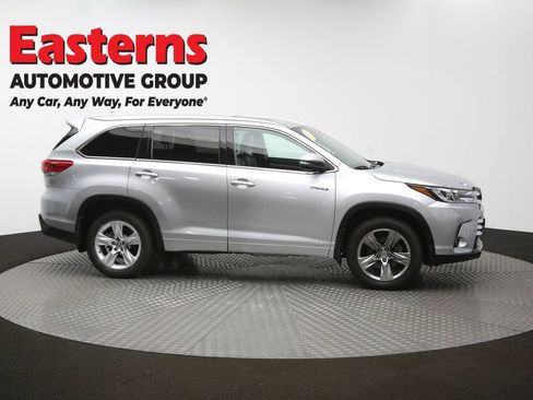 Used 2019 Toyota Highlander Limited w/ Carpet Mat Package (TMS) AWD/4WD image 52