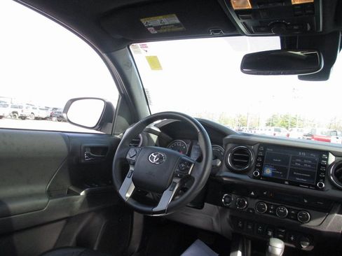 Used 2021 Toyota Tacoma TRD Off-Road w/ TRD Premium Off Road Package image 23