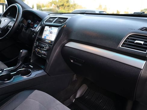 Used 2017 Ford Explorer XLT w/ Equipment Group 202A image 21