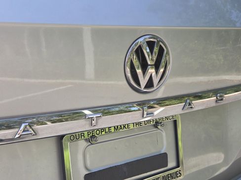 Used 2018 Volkswagen Atlas SE AWD/4WD image 16