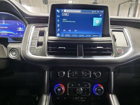 Used 2023 Chevrolet Suburban LT w/ Luxury Package image 28