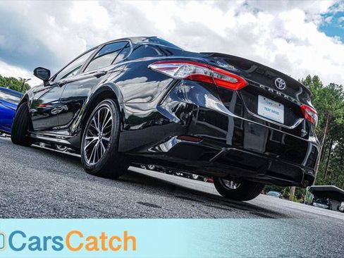 Used 2018 Toyota Camry SE w/ Moonroof Package FWD image 4