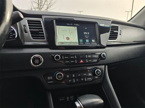 Used 2018 Kia Niro EX w/ EX Touring Graphite Edition image 18