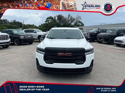 Used 2023 GMC Acadia SLE w/ Driver Convenience Package FWD image 3