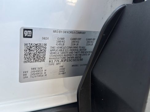 Used 2025 Chevrolet Trax RS w/ Driver Confidence Package FWD image 43