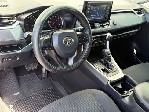 Used 2019 Toyota RAV4 LE AWD/4WD image 4