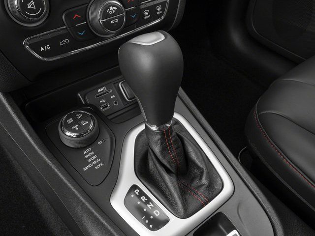 Used 2016 Jeep Cherokee Trailhawk w/ Comfort/Convenience Group AWD/4WD image 13