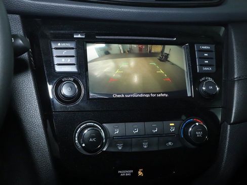 Used 2020 Nissan Rogue S image 27