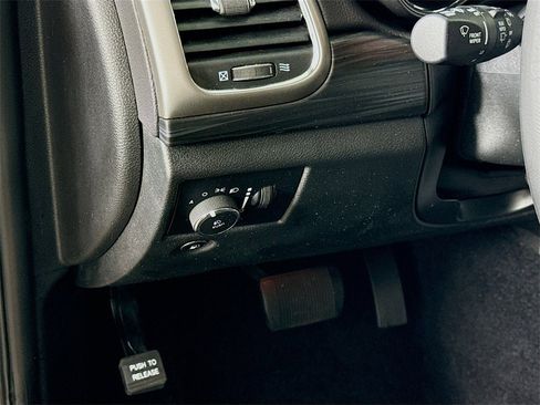 Used 2019 Jeep Grand Cherokee Altitude image 4