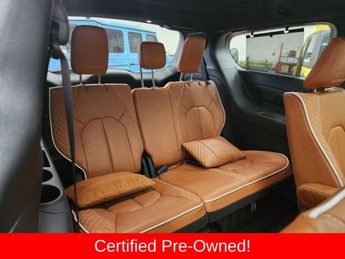 Used 2025 Chrysler Pacifica Pinnacle image 33