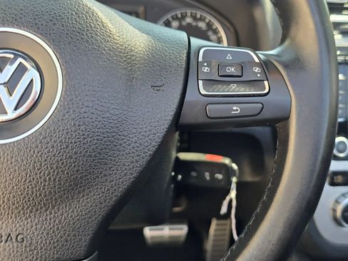 Used 2013 Volkswagen Eos FWD image 27