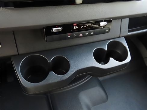 Used 2024 Mercedes-Benz Sprinter 2500 image 41